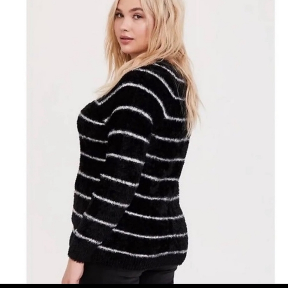 Black stripe long sleeve duzy yarn - Picture 2 of 4